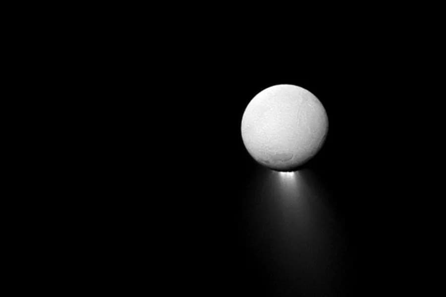 New Study Finds Saturn’s Moon Enceladus Could Maintain Habitable Conditions