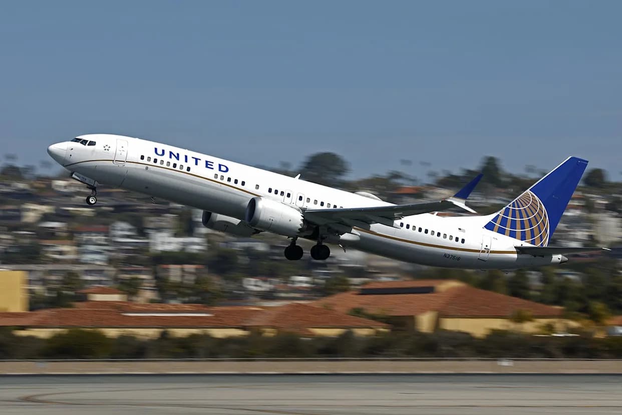 United Flight Diverts to St. Louis After Passenger Claims Wife’s Luggage Contains a Bomb