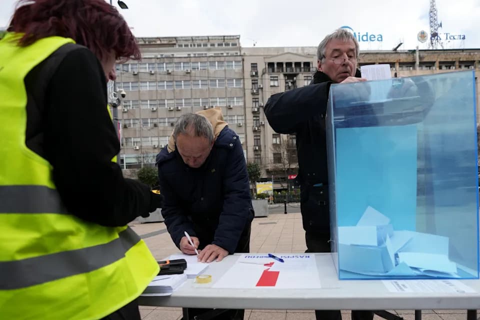 Serbian Students Stage Nationwide Signature Drive Calling For Early Vote To Challenge Vucic