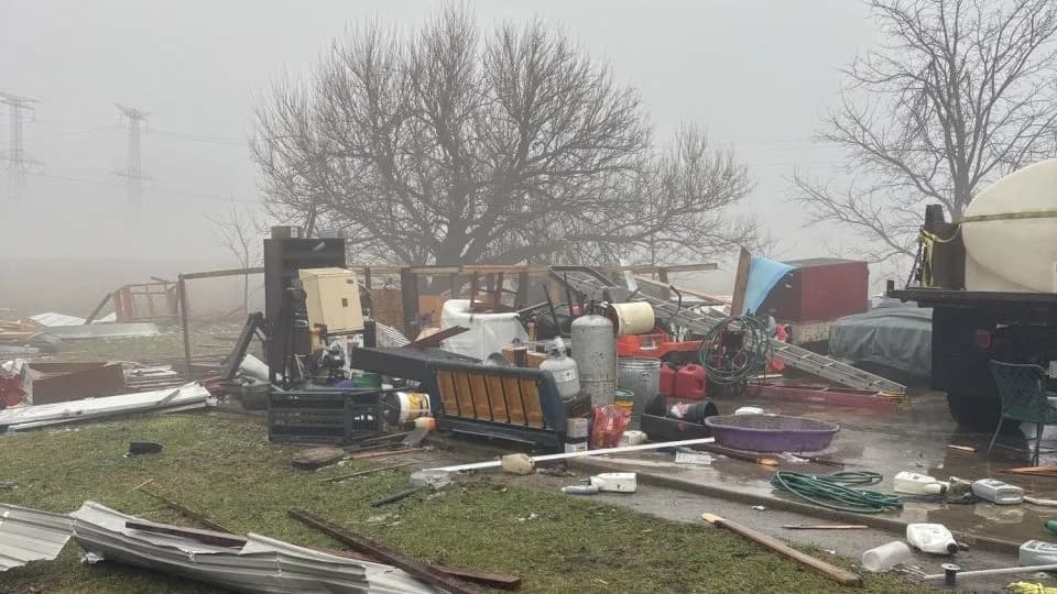 Blizzard Warnings, 60‑mph Winds and Tornadoes Snarl Holiday Travel Across Midwest and Northeast