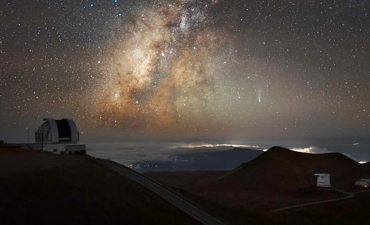 Comet Lemmon Dazzles Skywatchers: Bright Visitor Blazes Past the Milky Way