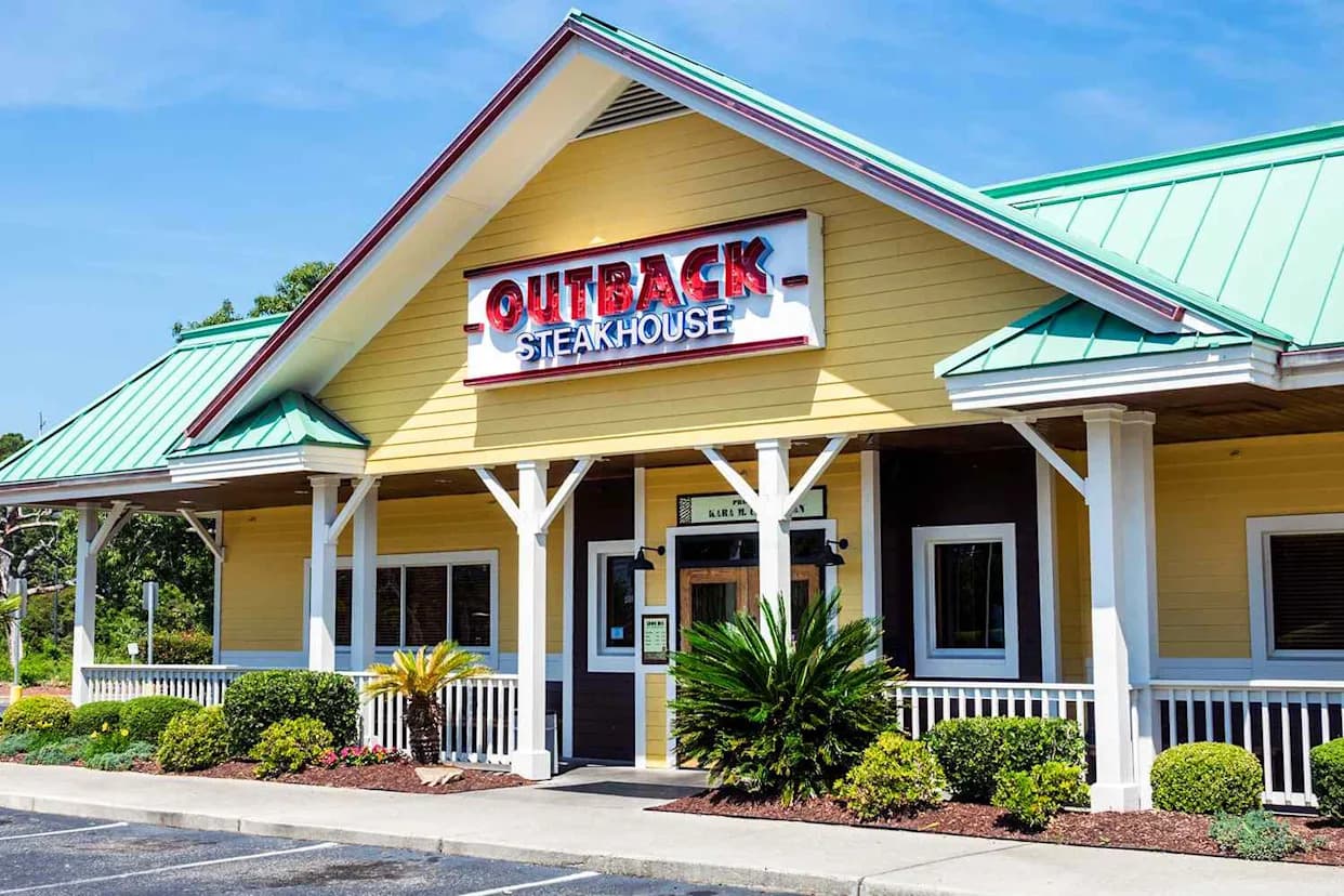 Florida Man Sues Outback After Toilet Allegedly "Shattered and Collapsed" Beneath Him