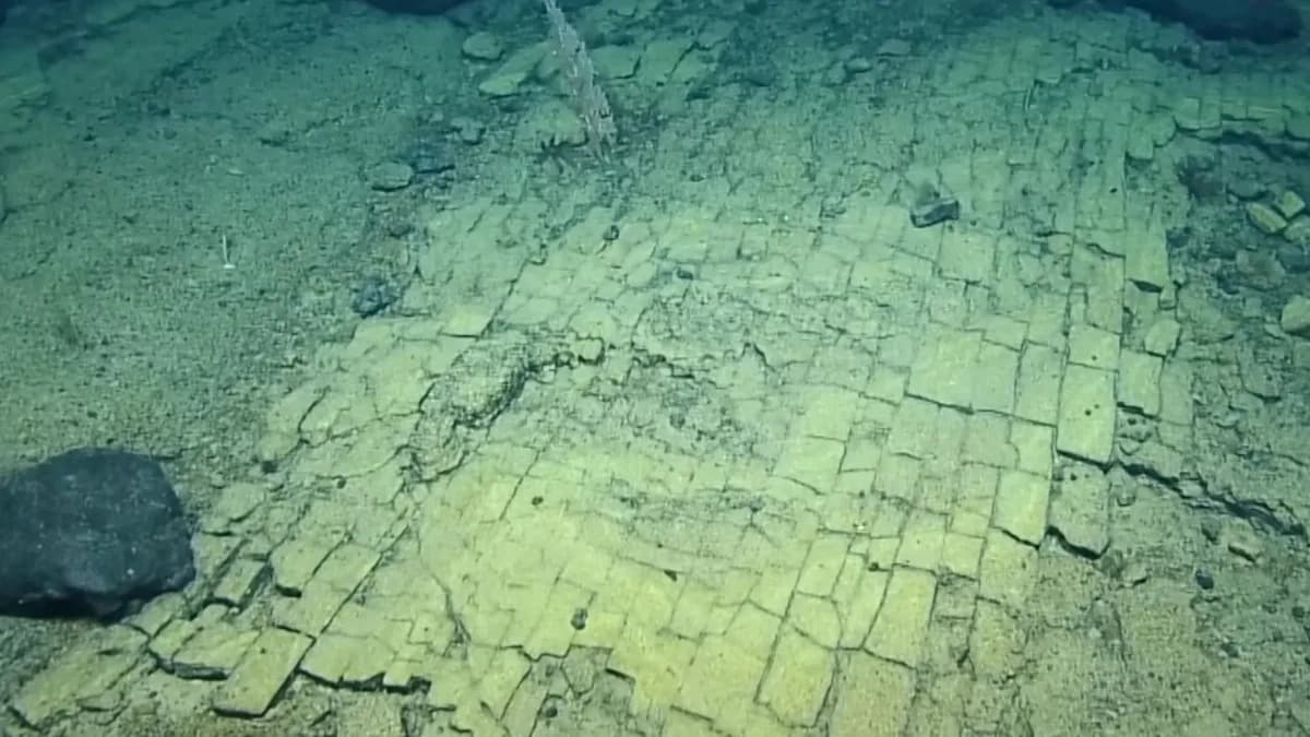 Scientists Find a Deep‑Sea 'Yellow Brick Road' — Volcanic Rock Cracks Into Brick‑Like Tiles