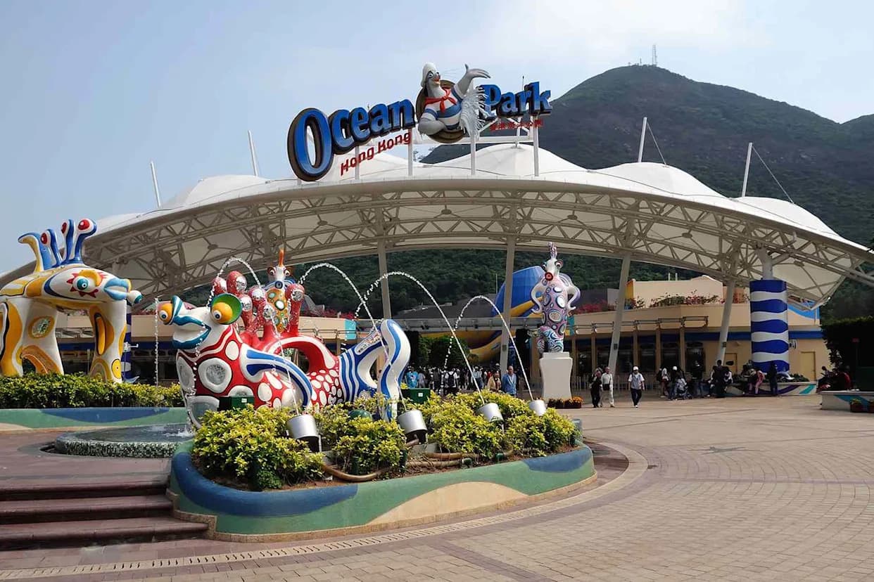 15 Stranded Mid‑Air on Ocean Park’s Wild Twister After Signal Failure — Second Halt in Five Months