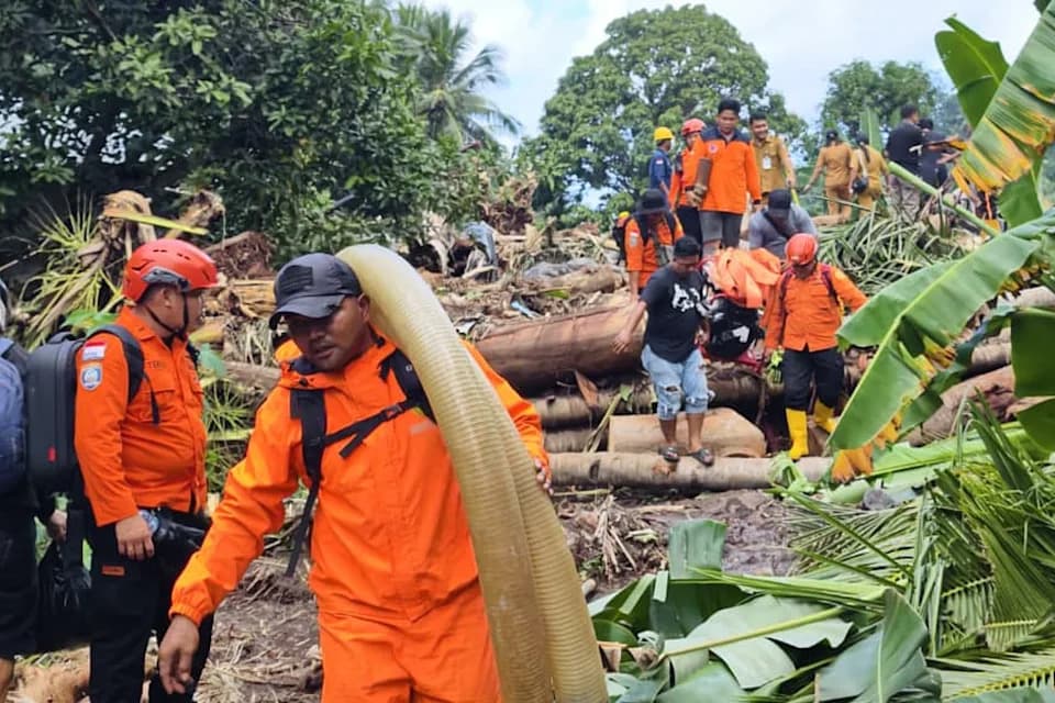 Flash Floods in North Sulawesi Kill At Least 16, Sweep Away Homes on Siau Island