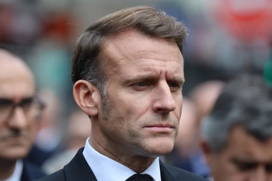 France Proposes Ban on Social Media for Under-15s, Extends Phone Ban to High Schools from Sept. 2026