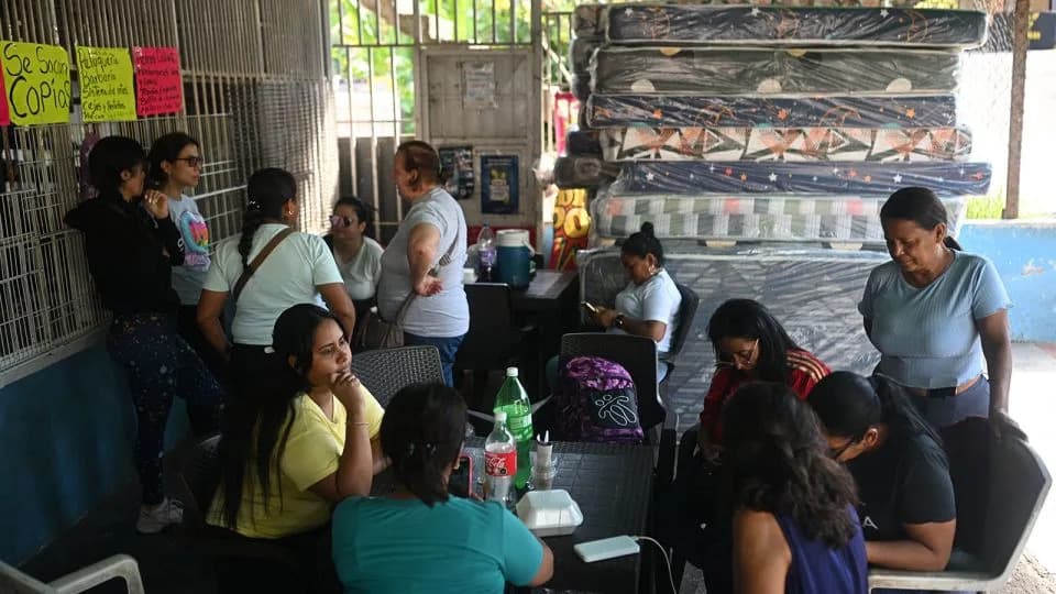 Venezuelans Demand 'Proof of Life' as Government Frees Only Dozens of Political Prisoners