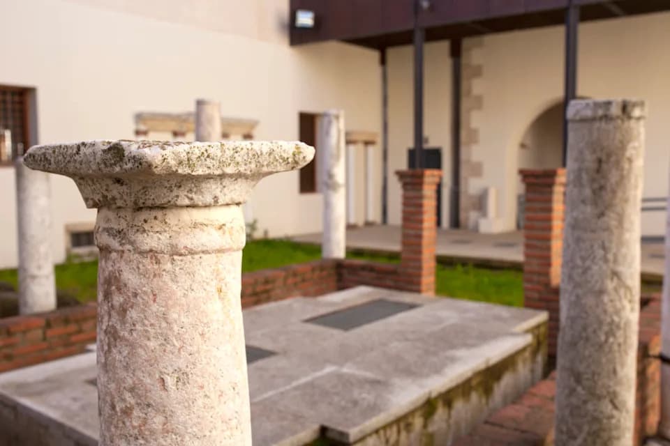 Roman Soldier Buried in 5,000‑Year‑Old Fortress: Solar Farm Uncovers Cross‑Era Find Near Almendralejo