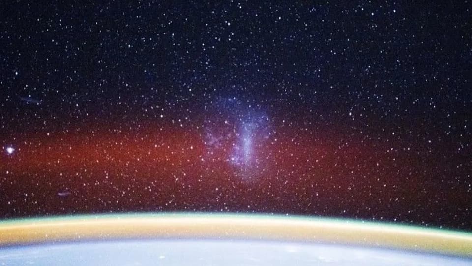 ISS Captures Vivid Airglow and the Large Magellanic Cloud — Stunning Photo from Nov. 28, 2025