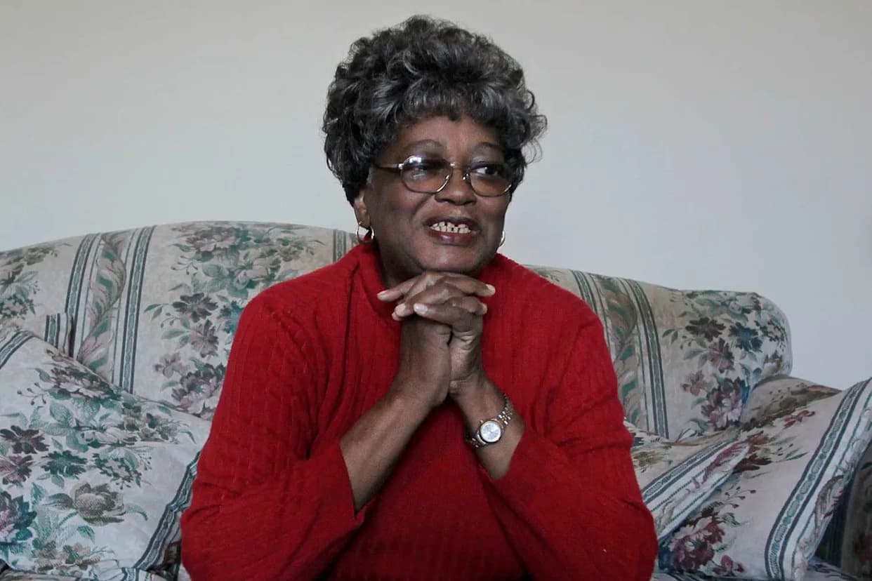 Claudette Colvin, Civil Rights Trailblazer Who Refused a Bus Seat at 15, Dies at 86