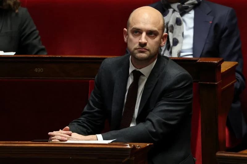 France Considers Sending Eutelsat Satellite Terminals To Iran To Restore Internet