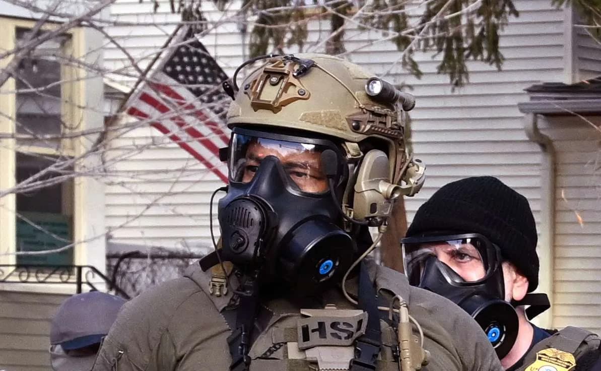 Minneapolis Under Federal Spotlight: ICE Raids, Prosecutor Resignations, and Political Fallout