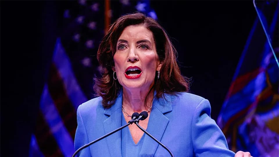 Hochul Backs Bill Letting New Yorkers Sue ICE Agents, Saying 'Power Does Not Justify Abuse'