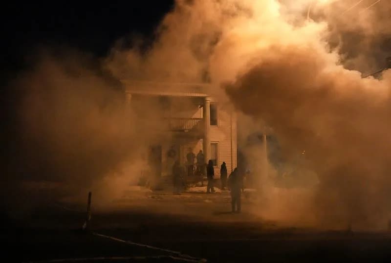 Immigration Officer Wounds Venezuelan in Minneapolis; Protests and Tear Gas Follow Amid ICE Surge