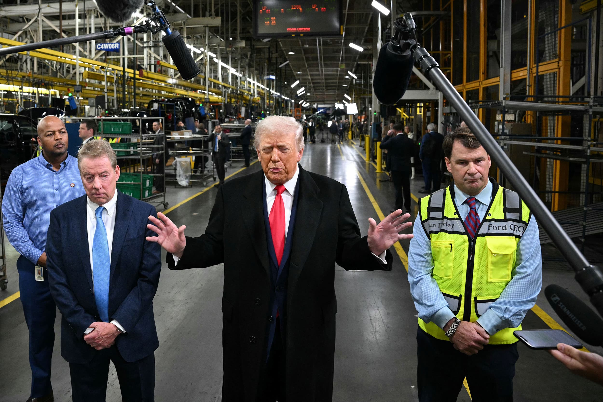 Trump’s “Manufacturing Renaissance” Contradicted by Job Data and Economists