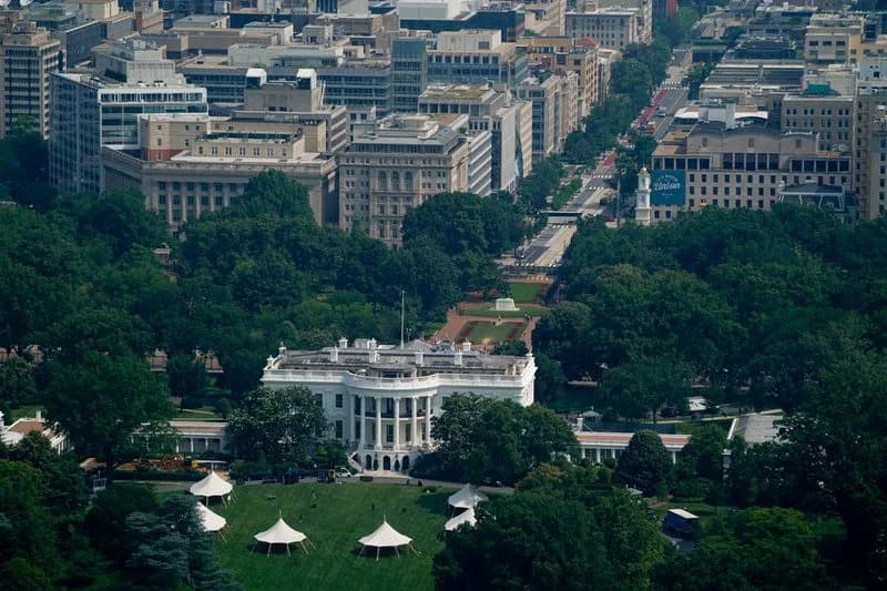 Governors to Sign White House Pact Aimed at Curbing Rising Power Bills Driven by Data Centers