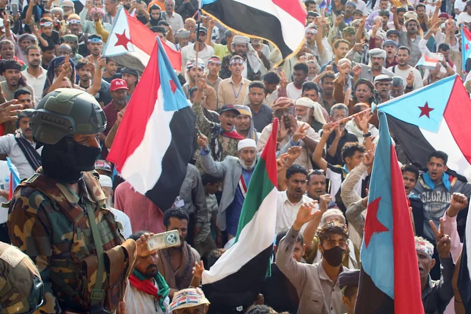 Tens of Thousands Rally in Aden Demanding Independent South Yemen as Tensions Escalate