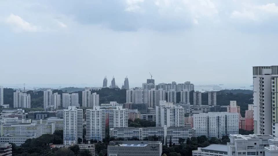 Rooftop Spotter vs. The Shadow Fleet: How a Brit Tracks Illicit Oil Through the Singapore Strait