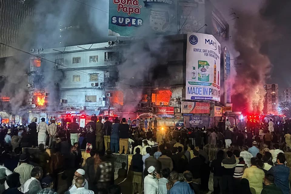 Massive Blaze Devastates Gul Plaza Mall in Karachi; Three Dead, Dozens Injured