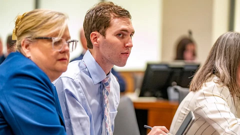 Utah Diner Reports Man Who Resembled Tyler Robinson Ate A Sirloin — Restaurant Gave FBI Last Four Card Digits