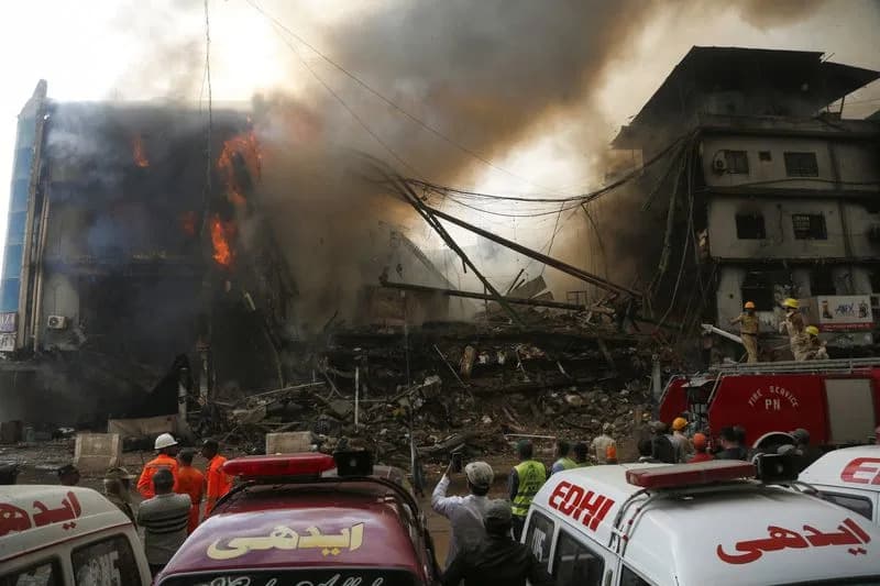 Karachi Mall Blaze: Six Dead, 65+ Unaccounted For as Gul Plaza Is Devastated