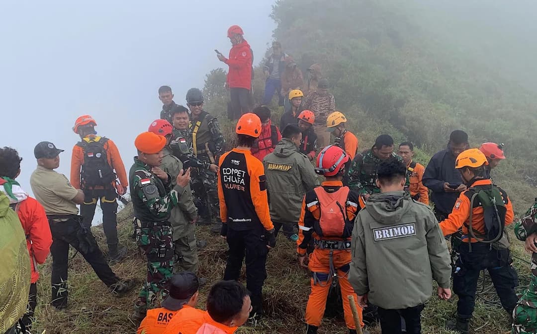 Wreckage of Missing Indonesia Air Transport Plane Found; One Body ...