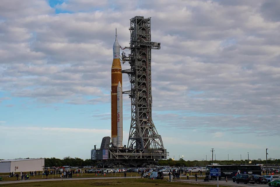 NASA Rolls Artemis II Moon Rocket to Launch Pad 39B Ahead of Early‑February Flight