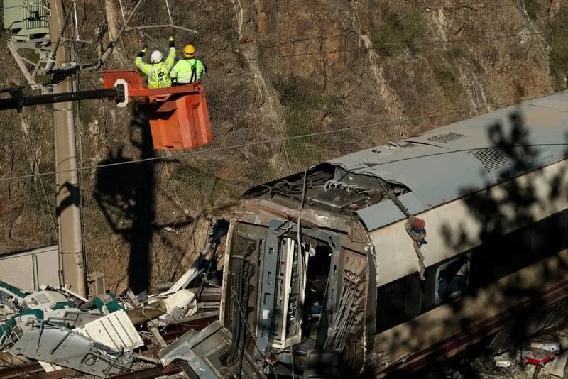 Spain Deploys Cranes to Recover Missing After Deadly Adamuz Train Crash