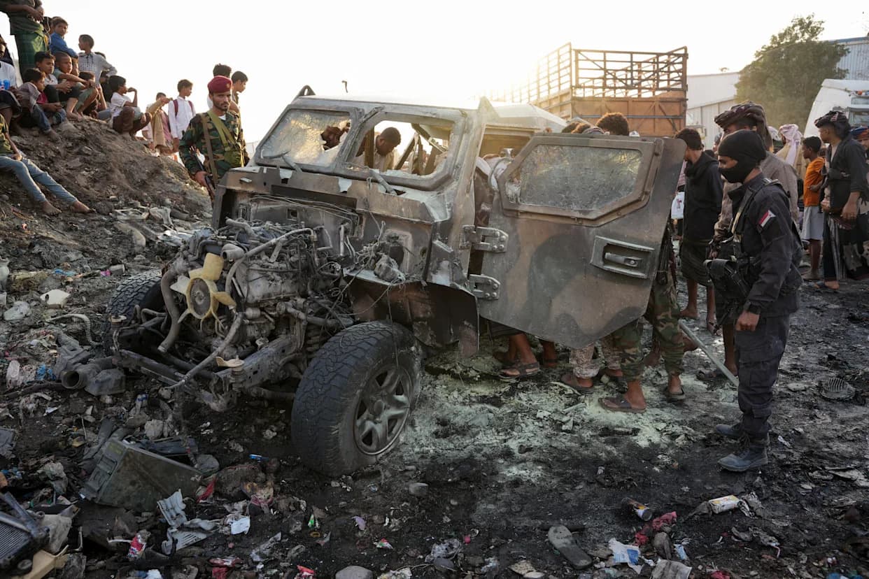 Five Killed in 'Treacherous' Car Bombing Targeting Pro-Government Convoy North of Aden