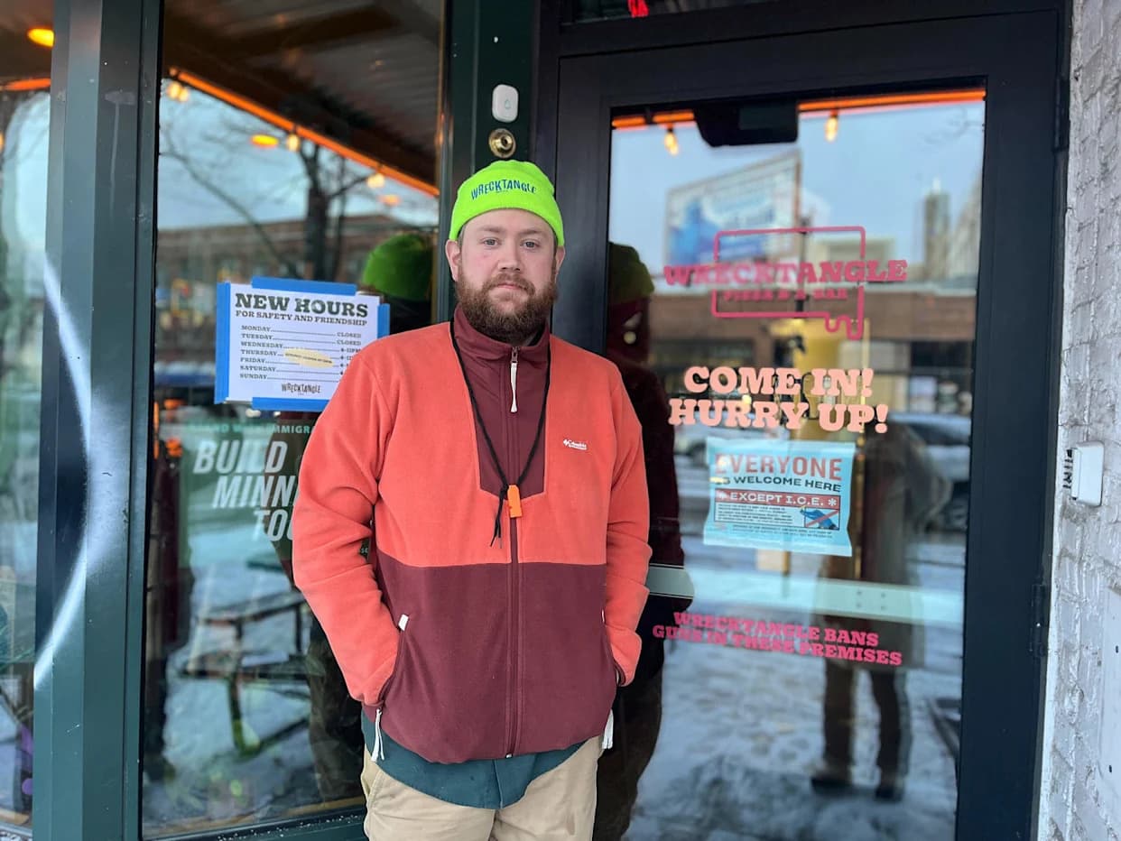 Minneapolis 'ICE Out' Friday: Businesses Close and Volunteers Mobilize After Fatal Shooting