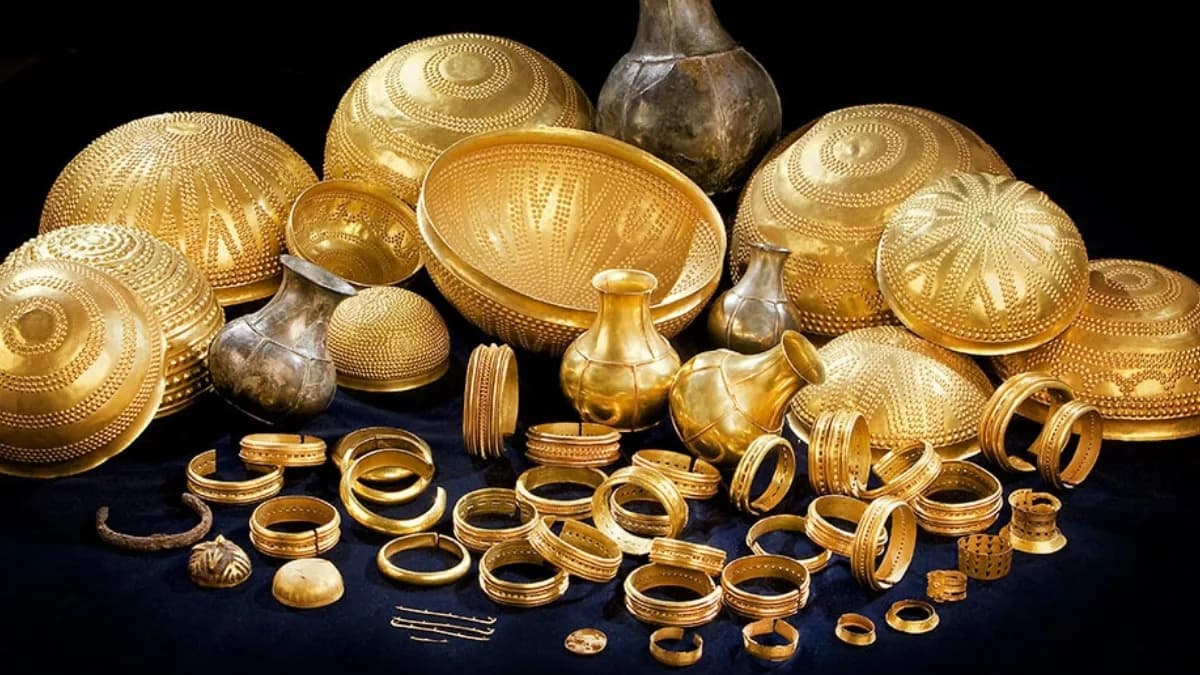 Meteorite Iron Identified in Two Late Bronze Age Pieces From the Treasure of Villena