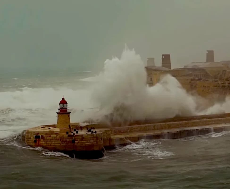 Record 52.5‑Foot Wave Measured in Mediterranean as Cyclone Harry Pounds Sicily, Sardinia and Malta