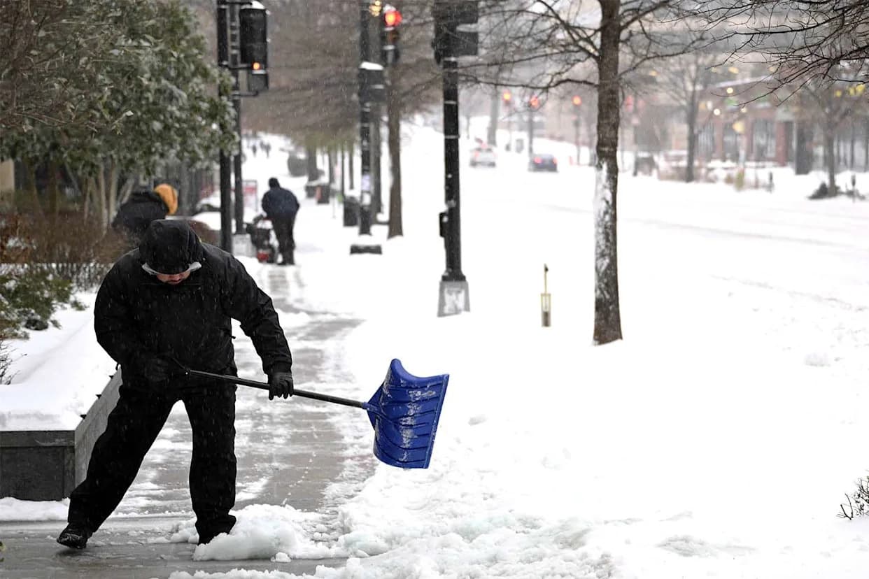 Winter Storm Fern Knocks Out Power for Nearly 875,000 as Snow, Ice and Brutal Cold Spread Across U.S.