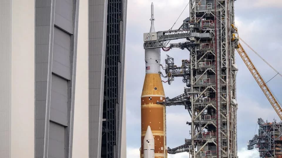 Artemis II Poised to Launch Despite Known Orion Heat‑Shield Flaw — Experts Remain Split