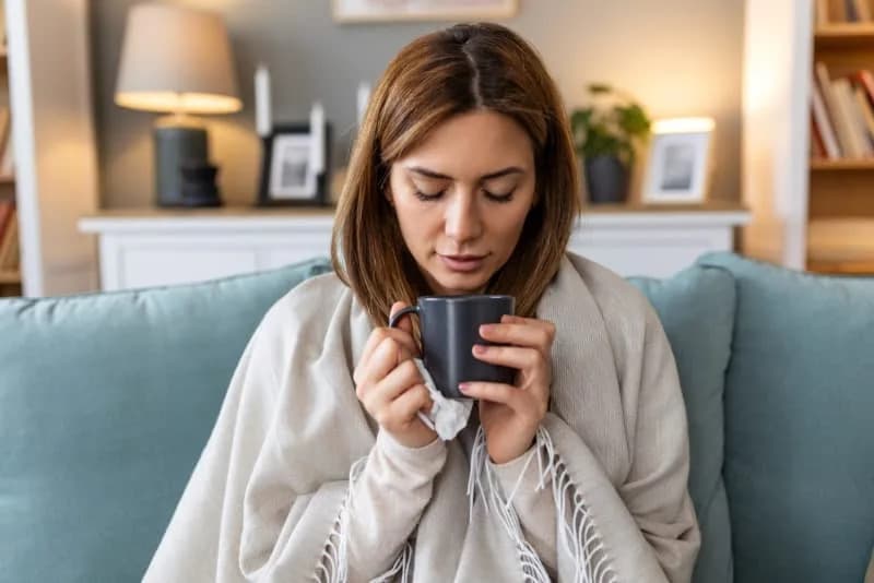 Why Some Colds Knock You Down: Your Nasal Lining's Early Interferon Alarm Matters