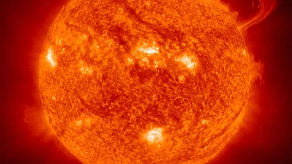 Solar Orbiter Catches a 'Magnetic Avalanche' That Powers Solar Flares