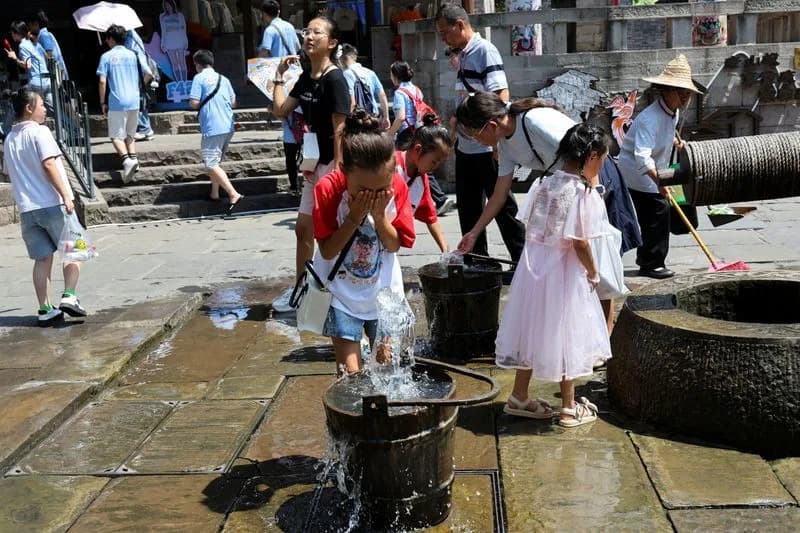 China Records Most Days Over 35°C as 2025 Ties Warmest Year Since 1961