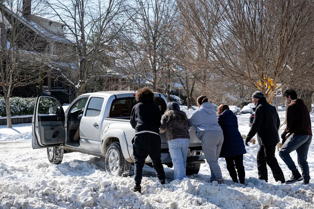 Survivors Describe Deadly US Winter Storm: Power Outages, Frozen Pipes and 27-Inch Snows
