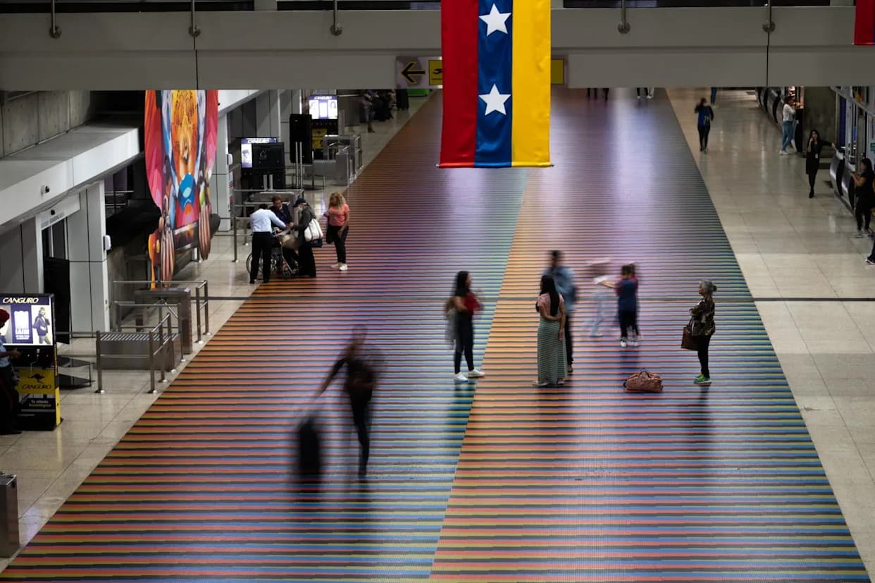 Trump Orders Immediate Reopening of Venezuela’s Commercial Airspace as Ties With Caracas Normalize