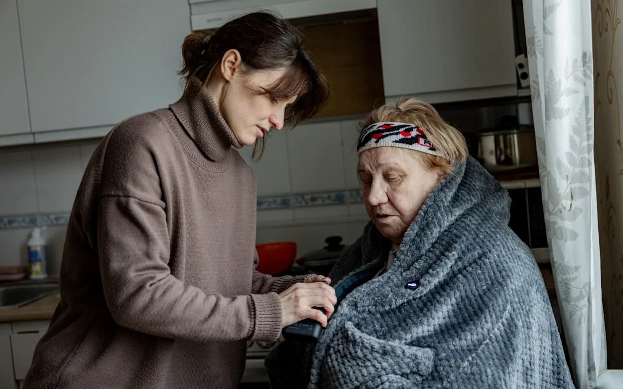 Putin’s 'Ice War' on Kyiv: Elderly Residents Endure Freezing Flats, Makeshift Heating and Vodka to Keep Warm