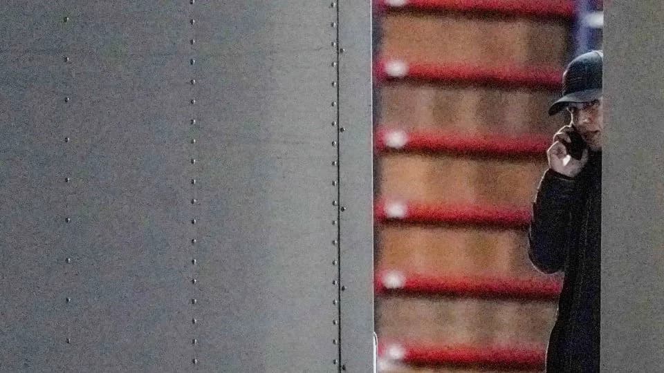 DNI Tulsi Gabbard Joins FBI Search in Fulton County, Sparking Criticism and Legal Questions