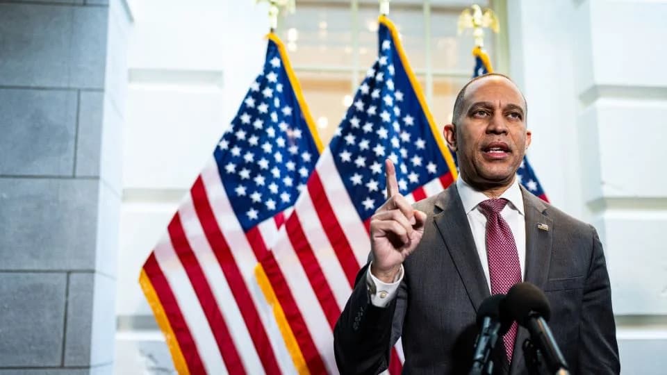 Jeffries Says Democrats Won’t Fast-Track Stopgap Funding, Raising Risk Of Extended Shutdown