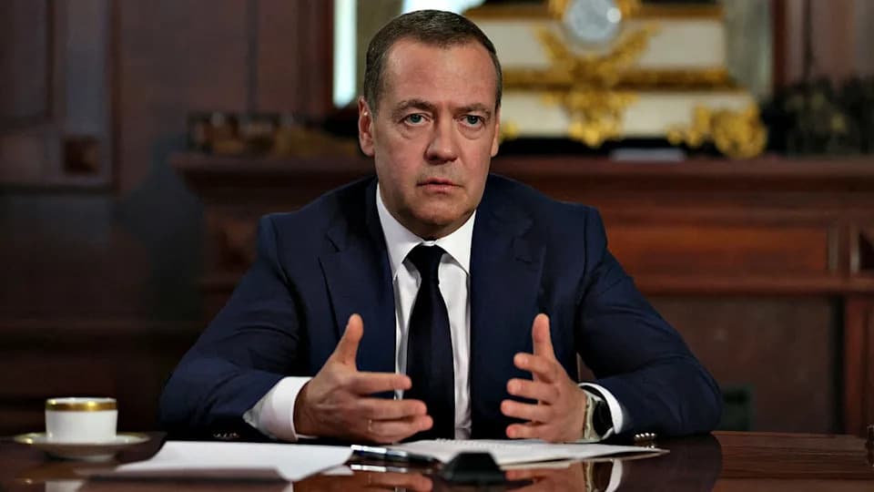 Kremlin’s Dmitry Medvedev Hails Trump As Peacemaker Ahead Of Abu Dhabi Ukraine Talks