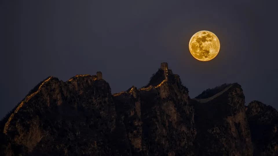 Watch February’s 'Snow Moon' Peak This Weekend — Full Moon Guide, Eclipses and Artemis Updates