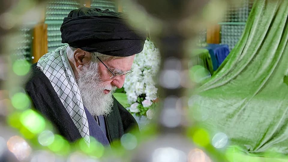 Iran Releases Staged Photos of Khamenei, Opposition Says Move Aims to Shore Up Struggling IRGC