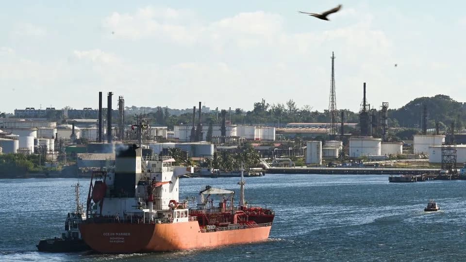 Trump’s Tariff Threat On Oil Shipments To Cuba Places Mexico In A Diplomatic Bind