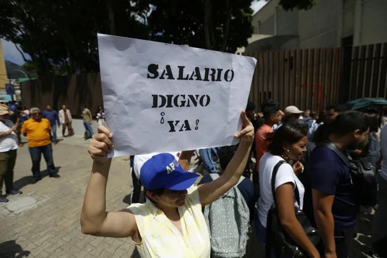 After Maduro’s Fall, Pro- and Anti-Government Workers March Separately to Demand Higher Wages