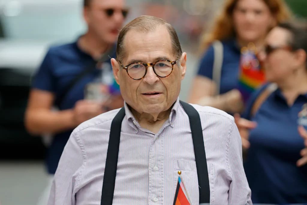 Nadler Says Shooting Masked Attackers Could Be 'Justified,' Criticizes Trump's ICE Tactics