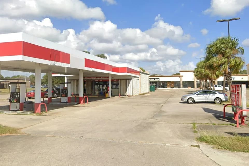 61-Year-Old Homeless Man Found Dead in Wheelchair Outside Port Arthur Store During Freezing Storm