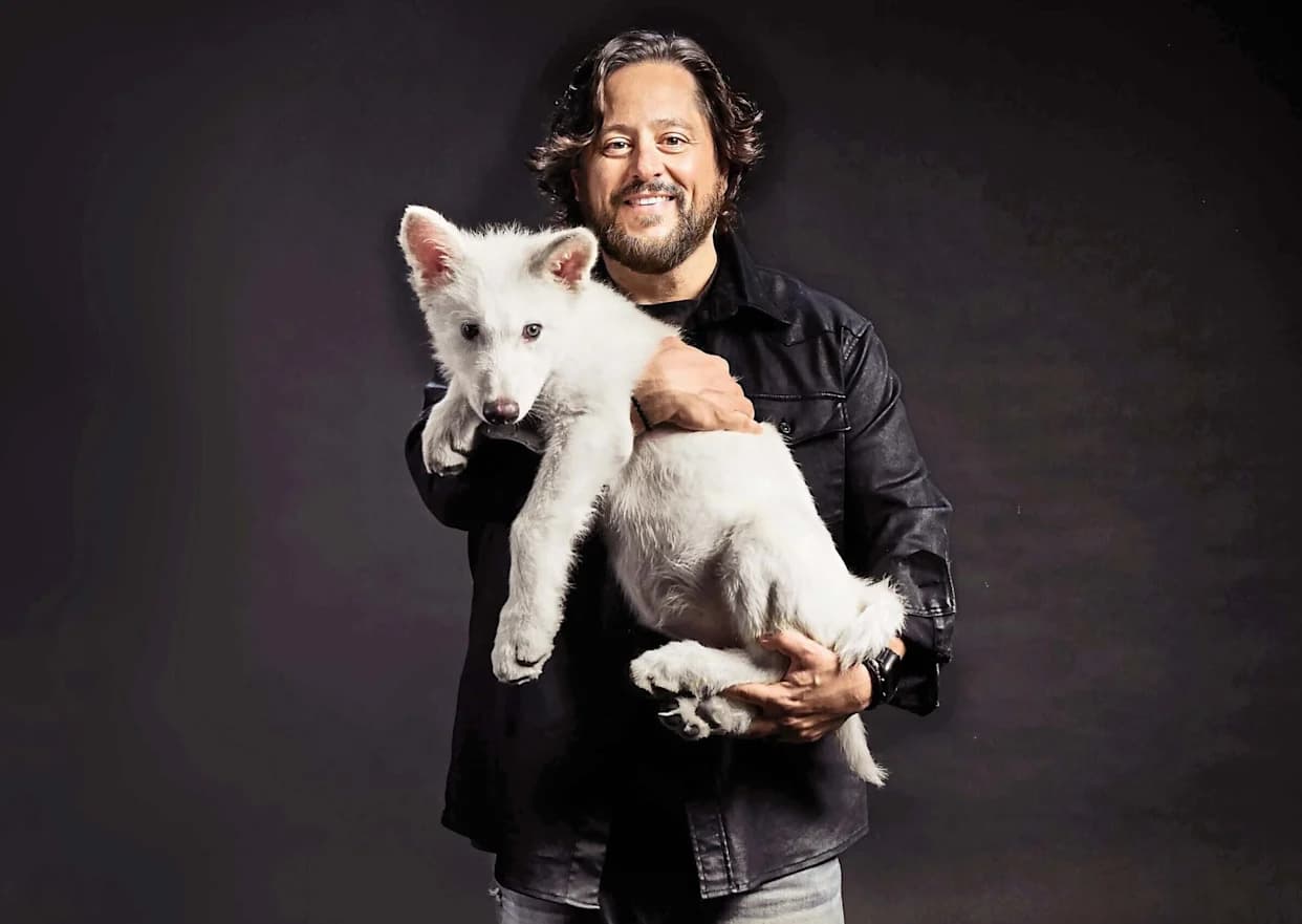 Colossal Biosciences’ De‑Extinction Breakthroughs: Dire Wolves Born and a Woolly Mouse Points Toward Mammoth Revival